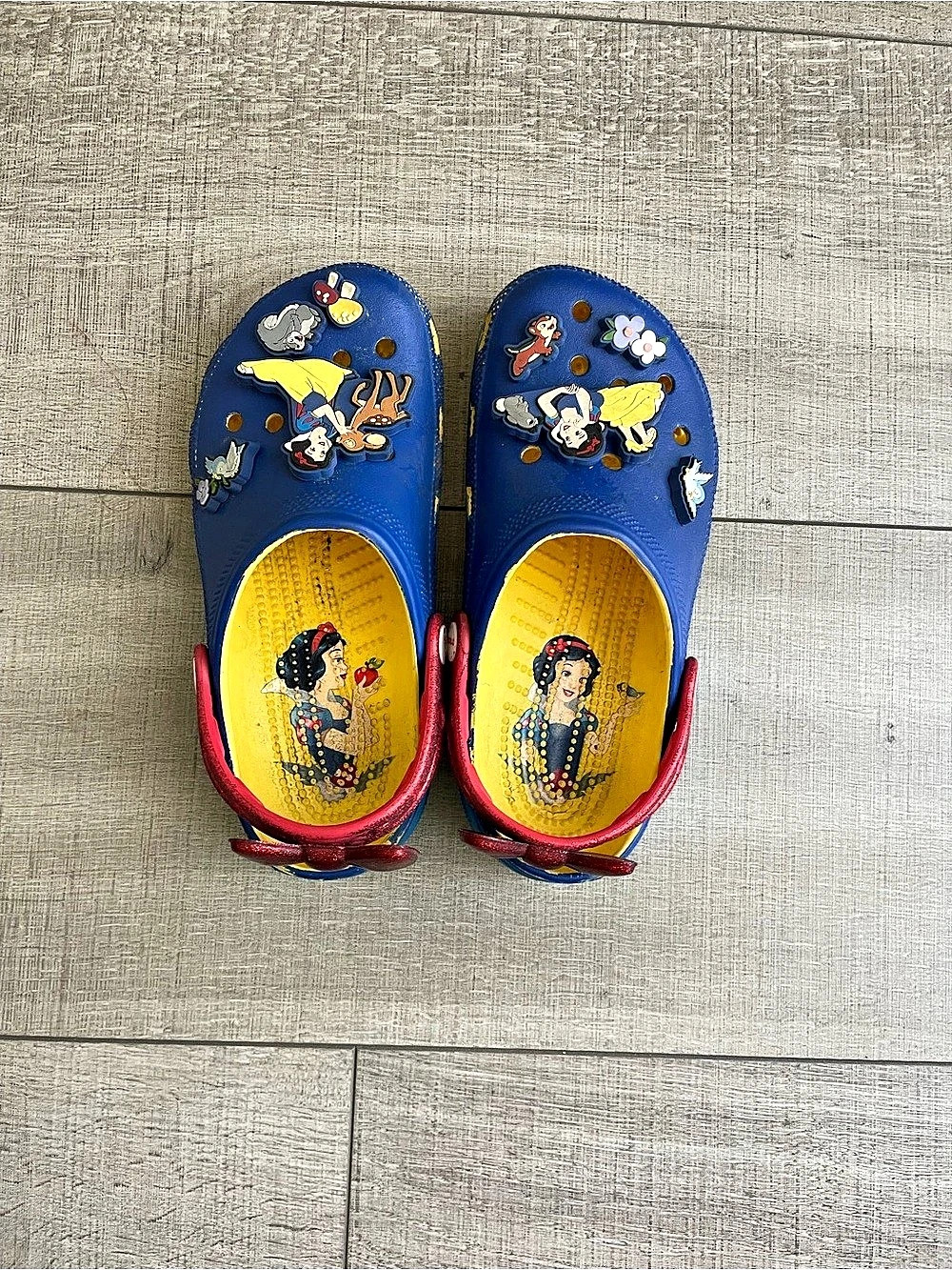 Crocs Disney Snow White Classic Clog Blue & Red Women’s US 5